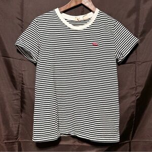 Levi’s Black & White Striped Tee | Classic Minimal | Crewneck | M